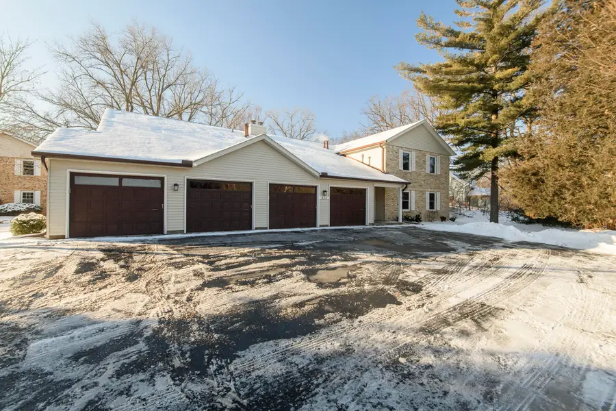 323 Riverview Dr, Delafield, WI 53018 - Image #2