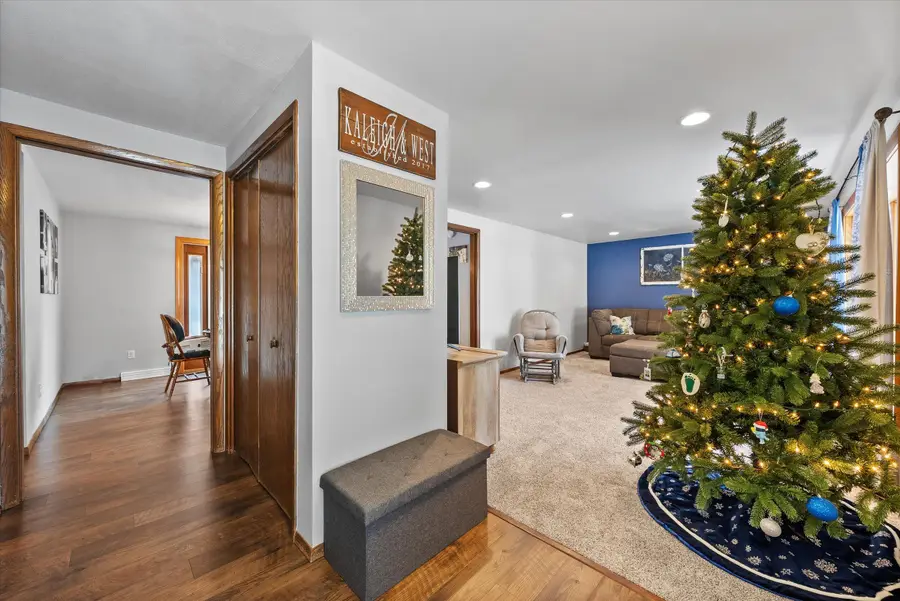 215 Lilac Ln, Belgium, WI 53004 - Image #2