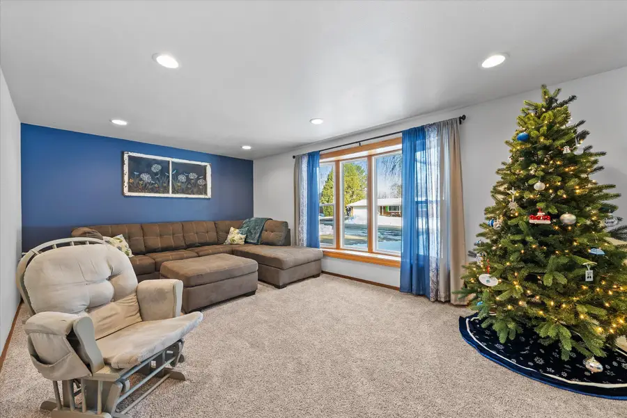 215 Lilac Ln, Belgium, WI 53004 - Image #3