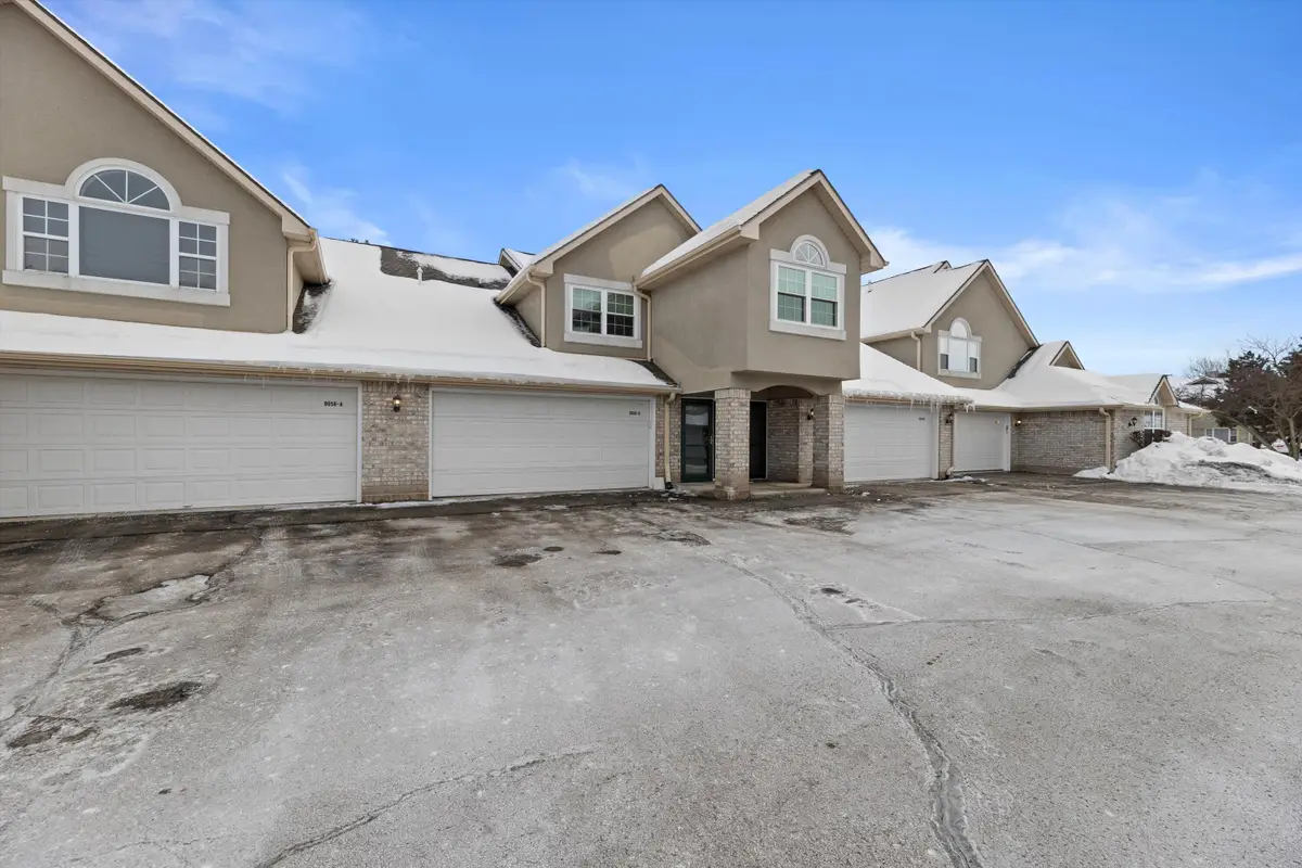 9056 W Elm Ct, Franklin, WI 53132 - Image #1