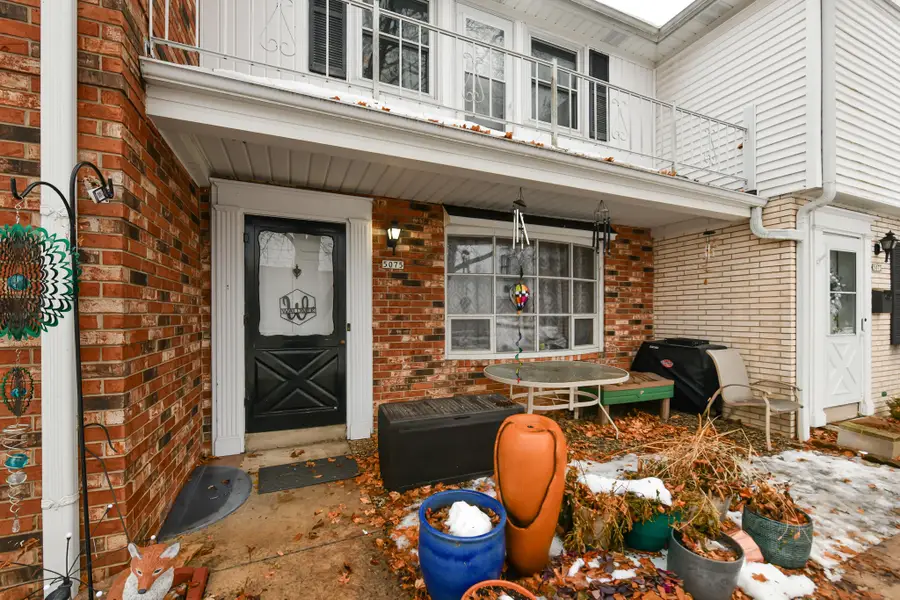 5075 W Colonial Ct, Greenfield, WI 53220 - Image #2