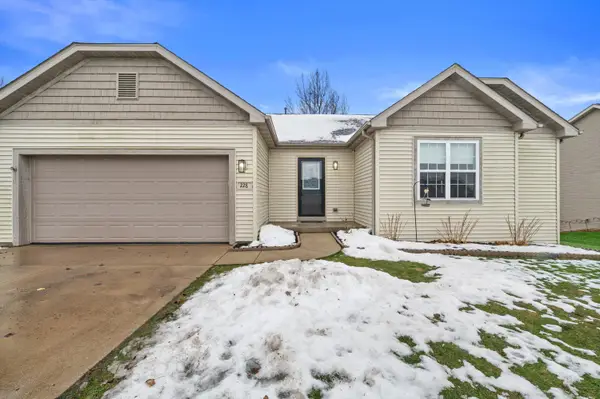 228 W Haven Dr, Watertown, WI 53094
