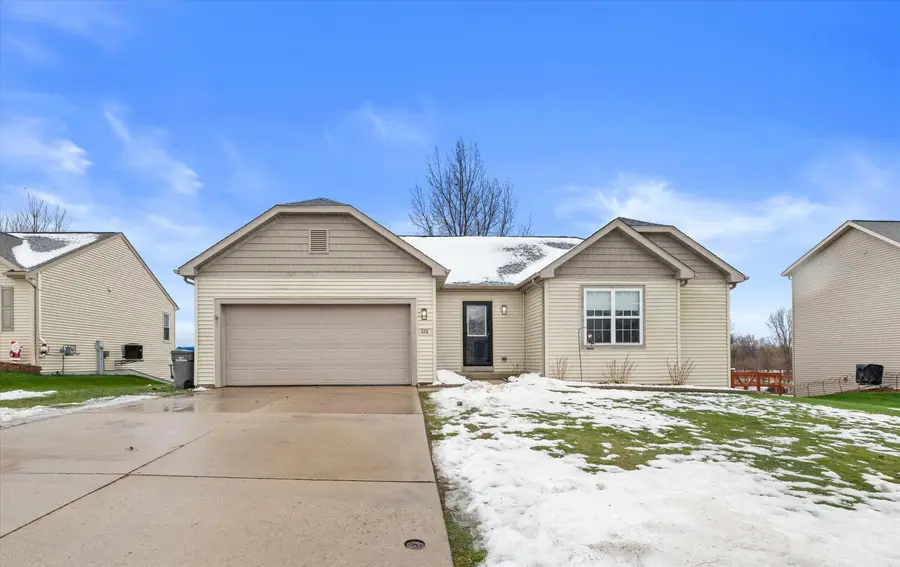 228 W Haven Dr, Watertown, WI 53094 - Image #2