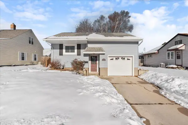 1622 Jackson St, Manitowoc, WI 54220