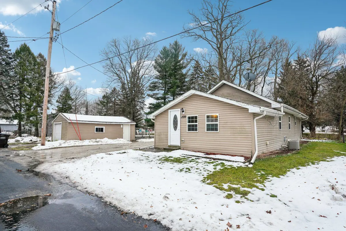 W1019 Narcissus Rd, Bloomfield, WI 53128 - Image #1