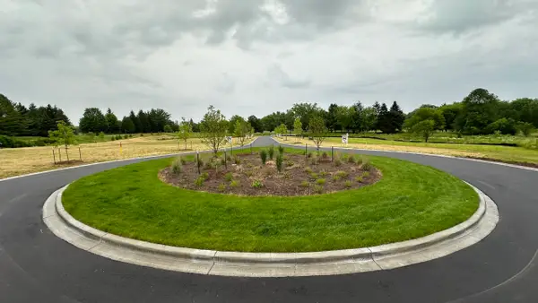 3720 W Club Cir, Mequon, WI 53092