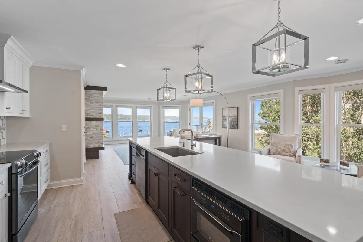 432 Harvard Ave, Fontana, WI 53125 - Image #1