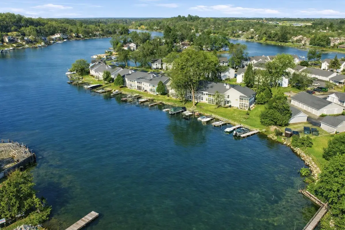 300 Foxwood Dr, Waterford, WI 53185 - Image #1