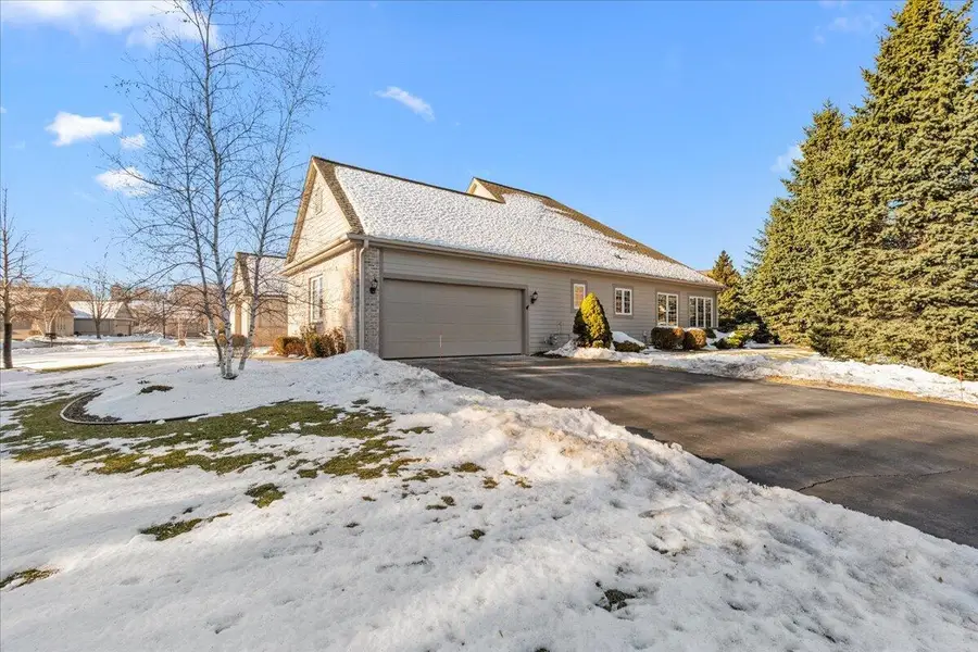 N58W5232 Highland Crossings Cir, Cedarburg, WI 53012 - Image #3