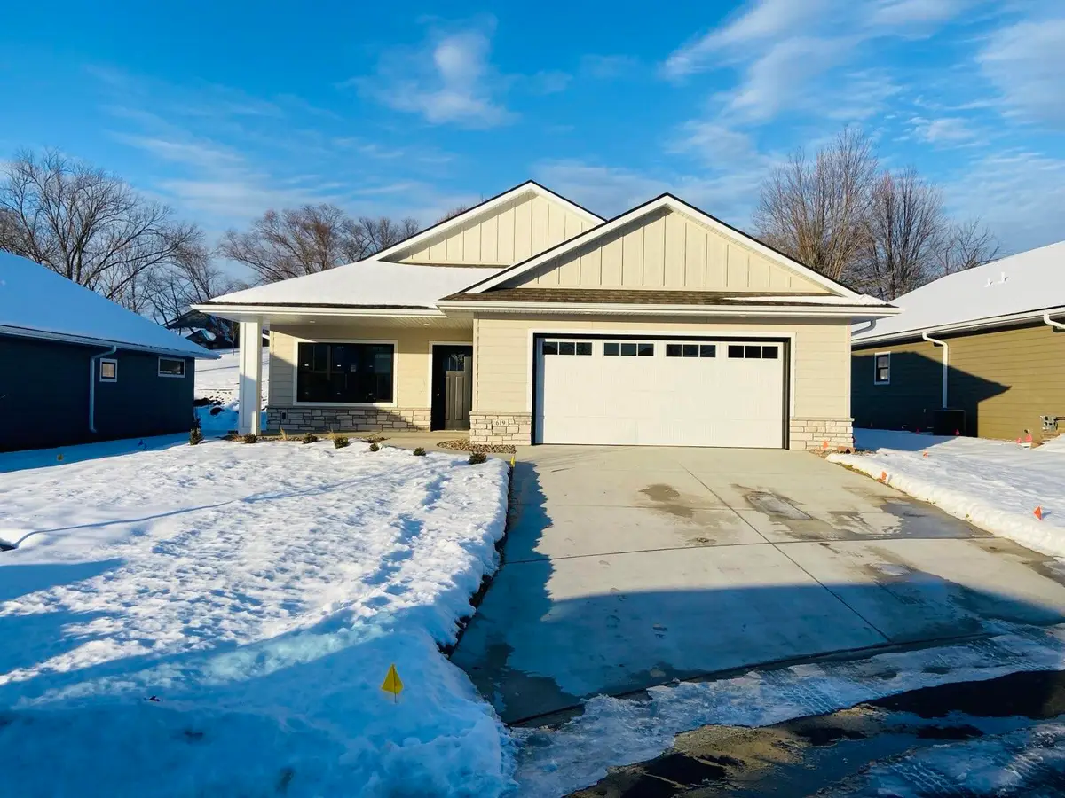 619 Johnson Pl, Onalaska, WI 54650 - Image #1