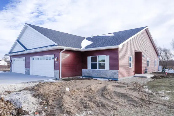 1320 Kettle Dr, Kewaskum, WI 53040