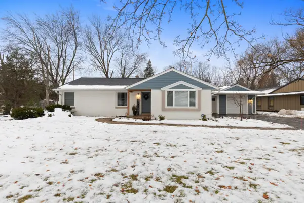 211 Madero Dr, Thiensville, WI 53092