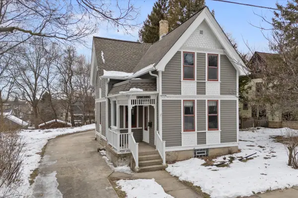 W61N669 Mequon Ave, Cedarburg, WI 53012