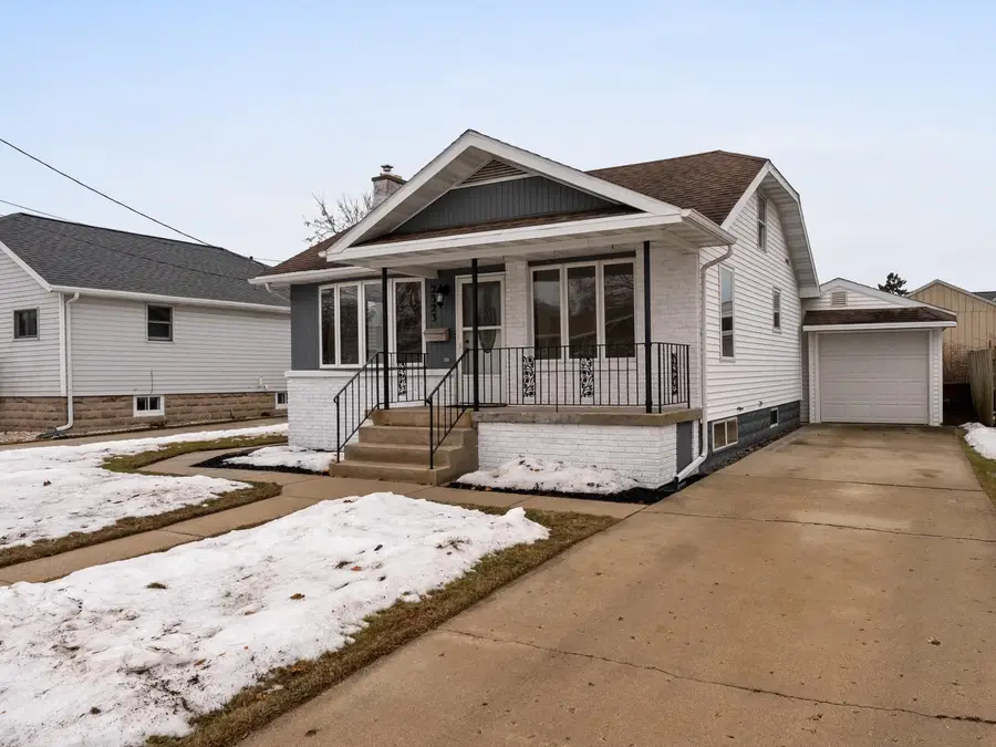 2323 9th Pl, Two Rivers, WI 54241 - Image #2