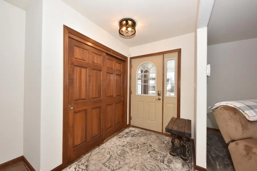 414 Yosemite Ave, Hartford, WI 53027 - Image #2