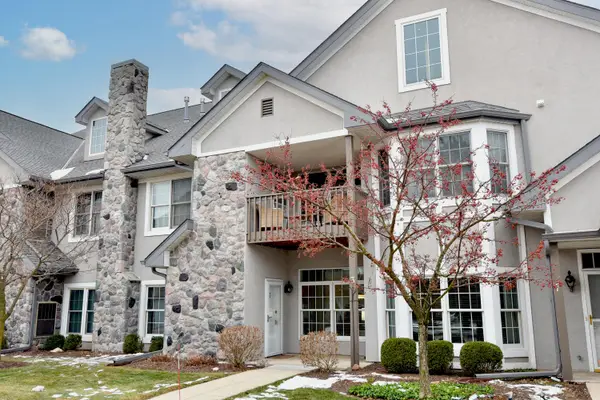 N30W23021 Pineview Cir, Pewaukee, WI 53072