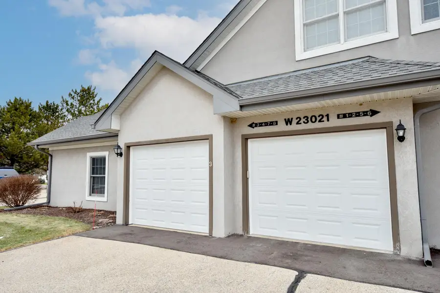 N30W23021 Pineview Cir, Pewaukee, WI 53072 - Image #3