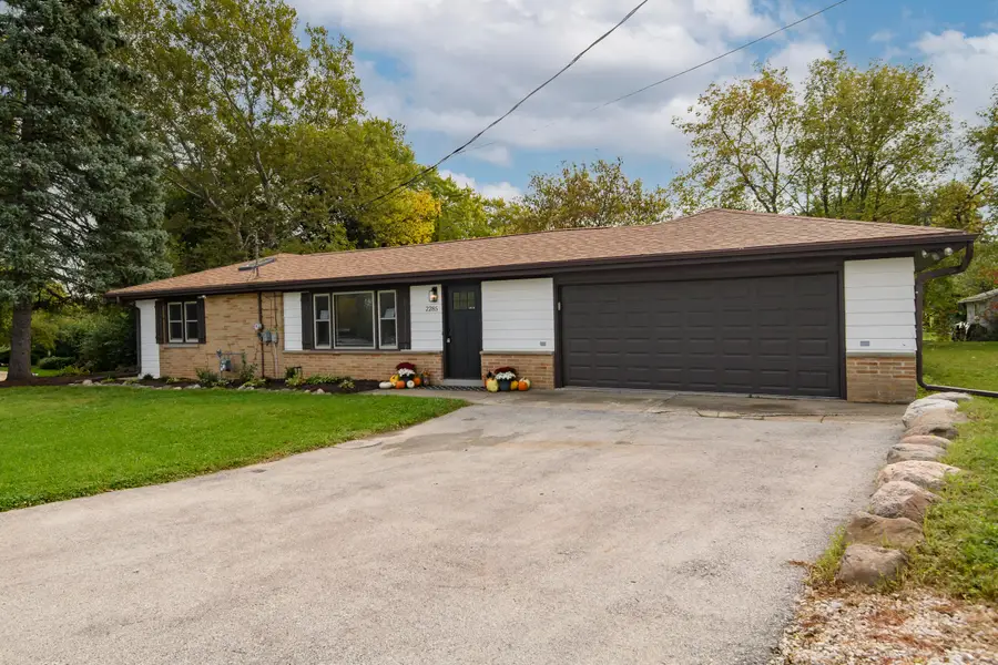 2285 N 166th St, Brookfield, WI 53005 - Image #2