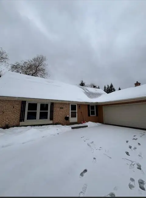 3477 S Long Acre Dr, New Berlin, WI 53151