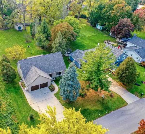 813 High St, Oconomowoc, WI 53066