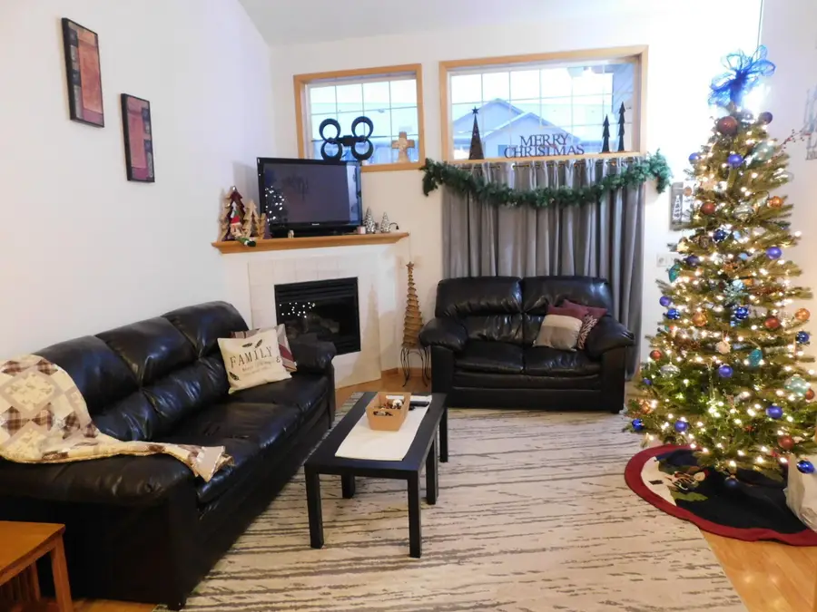 2412 Fox River Pkwy, Waukesha, WI 53189 - Image #2