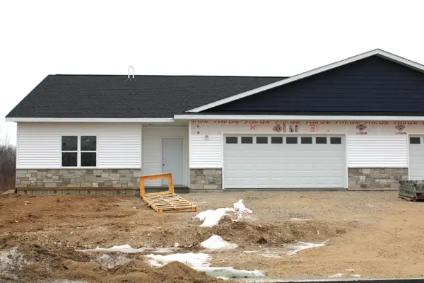 918 Drumlin Dr, Kewaskum, WI 53040