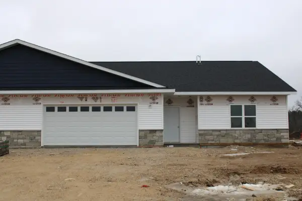 920 Drumlin Dr, Kewaskum, WI 53040