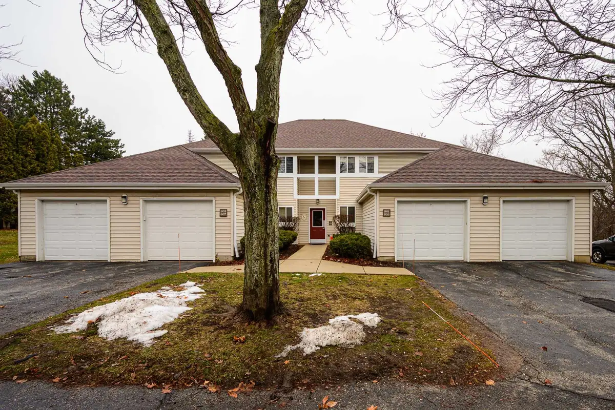 801 W Puetz Rd, Oak Creek, WI 53154 - Image #1