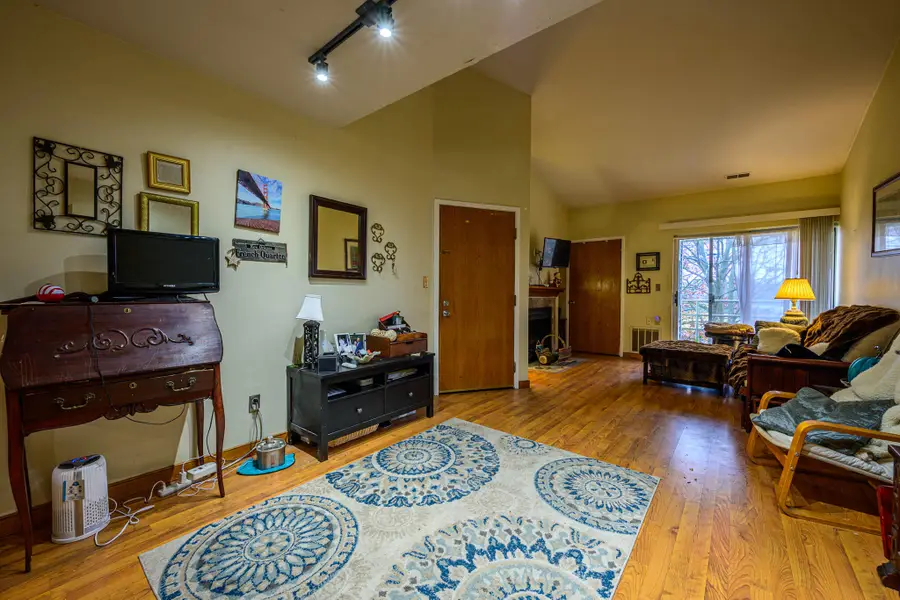 801 W Puetz Rd, Oak Creek, WI 53154 - Image #2