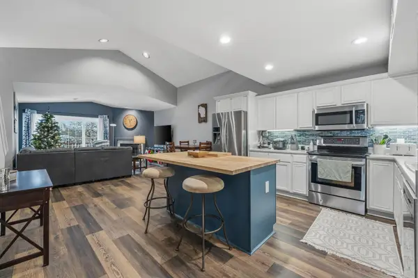 N16W26593 Tall Reeds Ln, Pewaukee, WI 53072