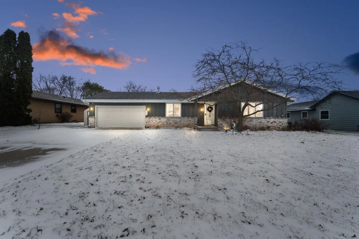 7230 S 38th St, Franklin, WI 53132 - Image #1