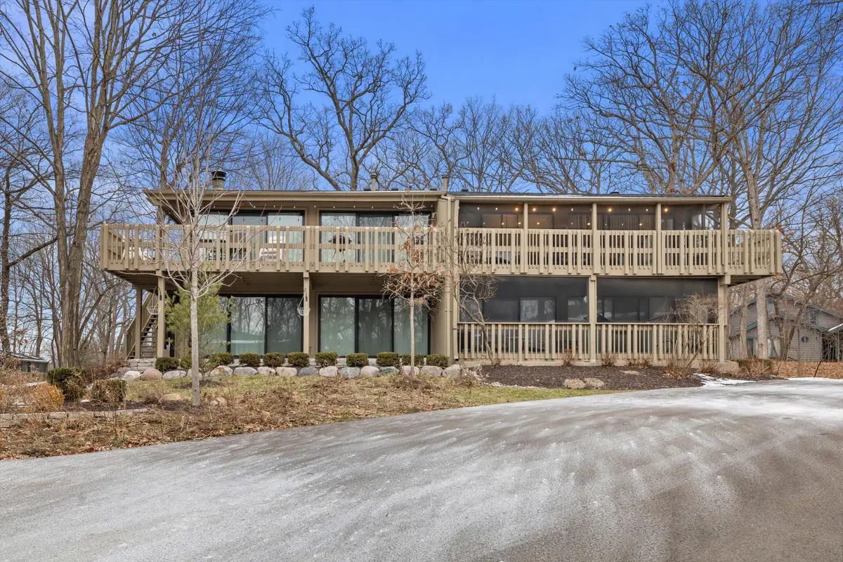 521 Bristol Oak Ct, Fontana, WI 53125 - Image #1