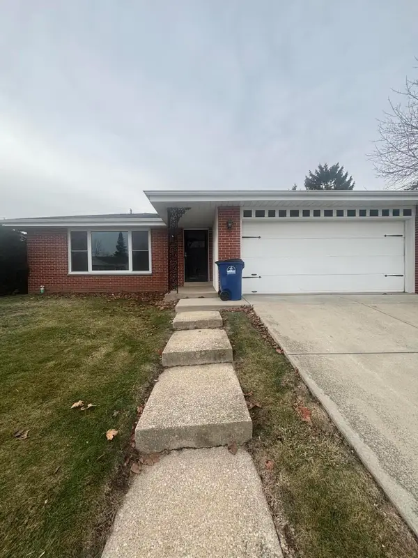 110 Crab Tree Ln, Racine, WI 53406