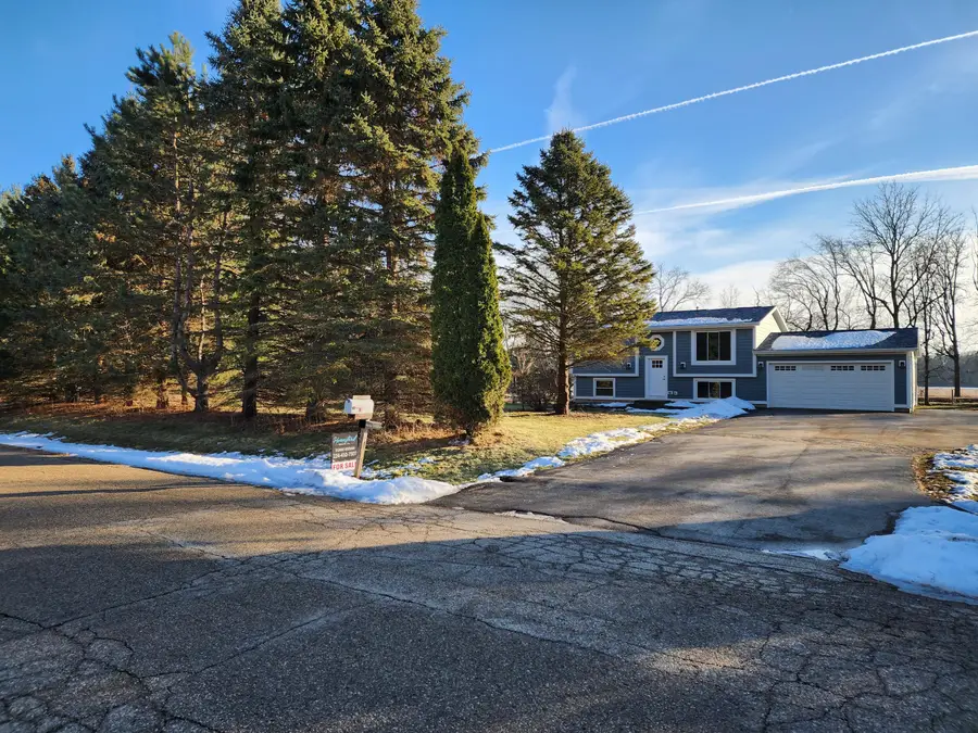 N9523 Sunset Dr, Troy, WI 53120 - Image #2