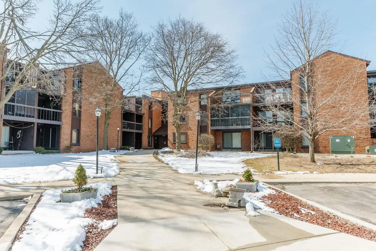 4215 N 100th St, Milwaukee, WI 53222 - Image #1