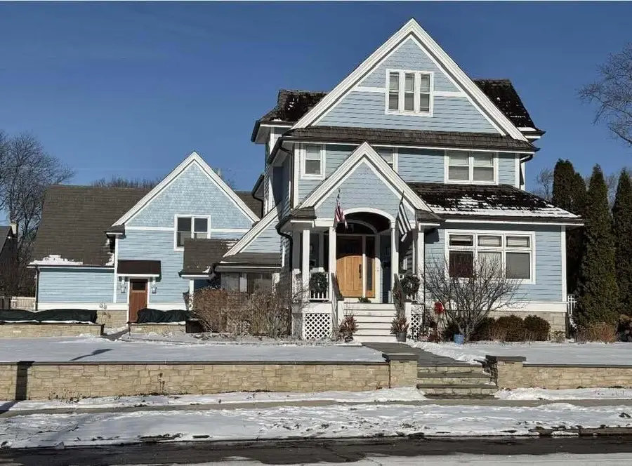 802 E Silver Spring Dr, Whitefish Bay, WI 53217 - Image #2