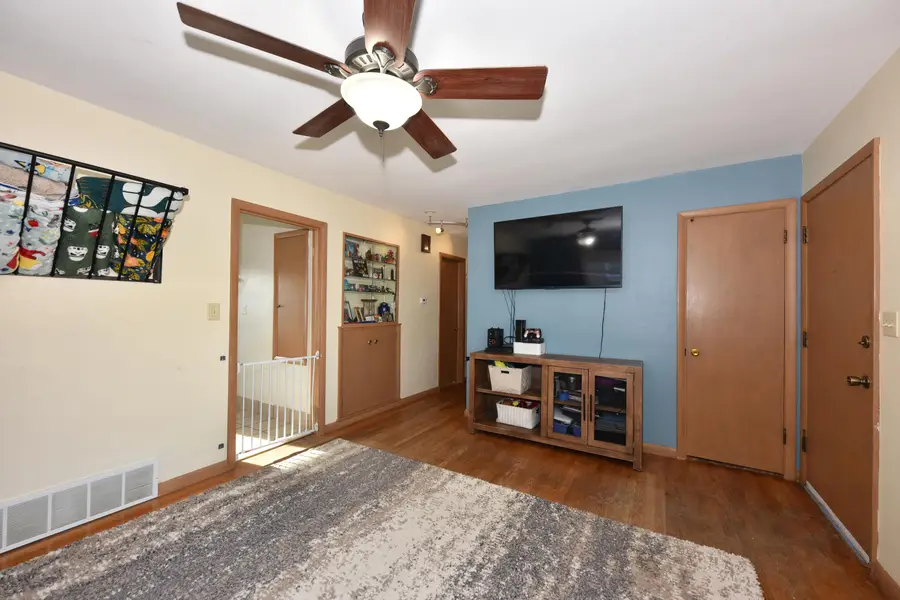 6509 W Warnimont Ave, Milwaukee, WI 53220 - Image #3
