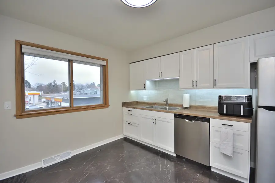 5727 W Wisconsin Ave, Wauwatosa, WI 53213 - Image #3