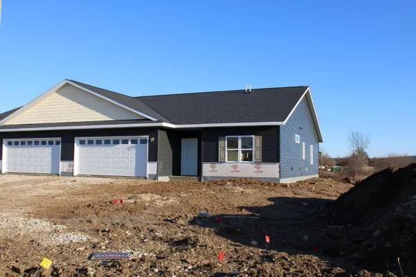 1350 Kettle Dr, Kewaskum, WI 53040