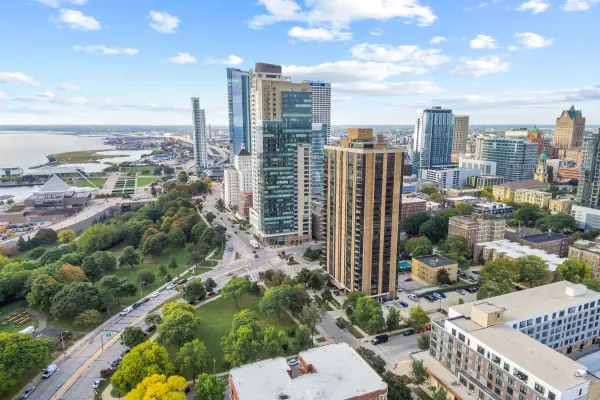 929 N Astor St, Milwaukee, WI 53202