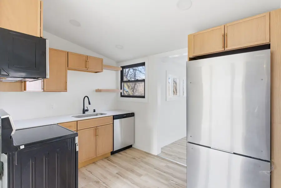 10314 Root River Dr, Caledonia, WI 53108 - Image #3