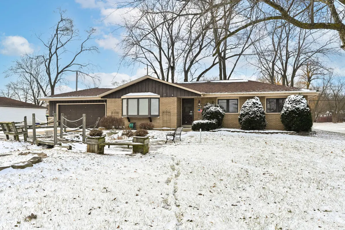 10211 S Nicholson Rd, Oak Creek, WI 53154 - #1