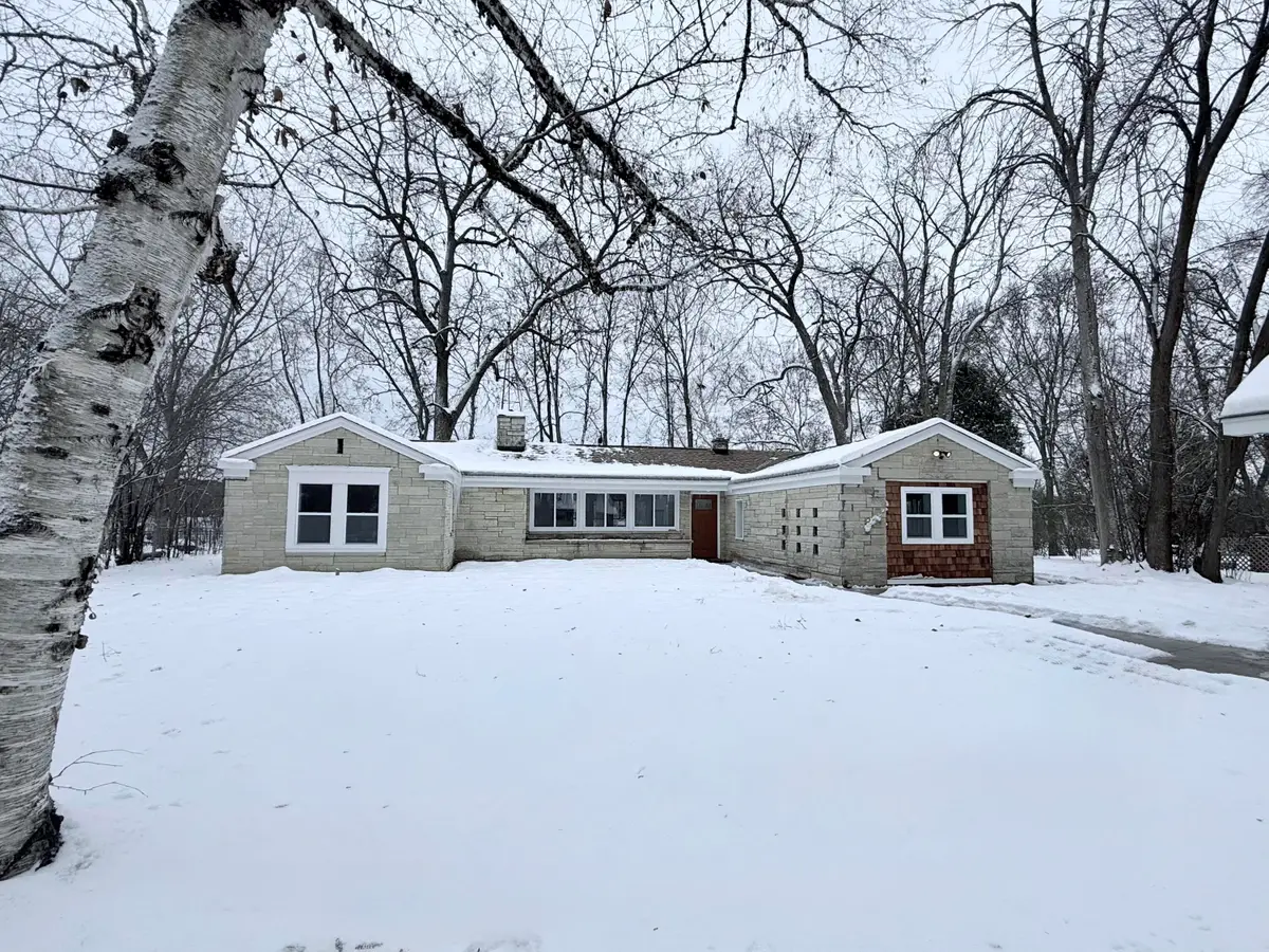 5686 N River Forest Dr, Glendale, WI 53209 - Image #1