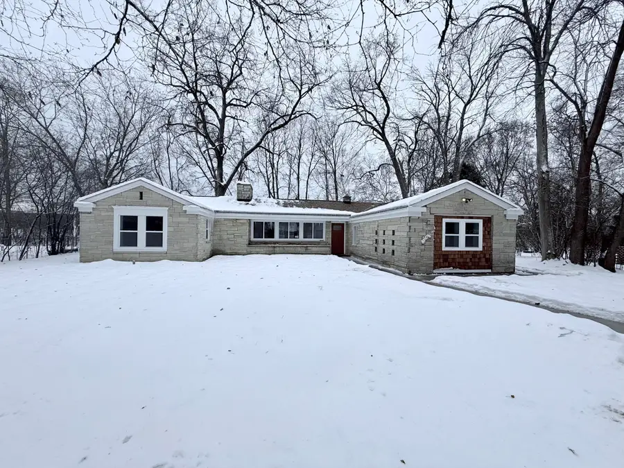 5686 N River Forest Dr, Glendale, WI 53209 - Image #3