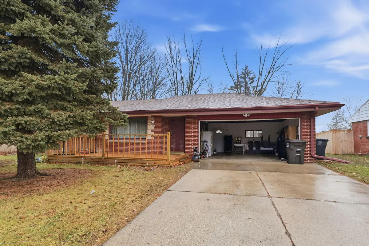 6326 W Bottsford Ave, Greenfield, WI 53220 - Image #1