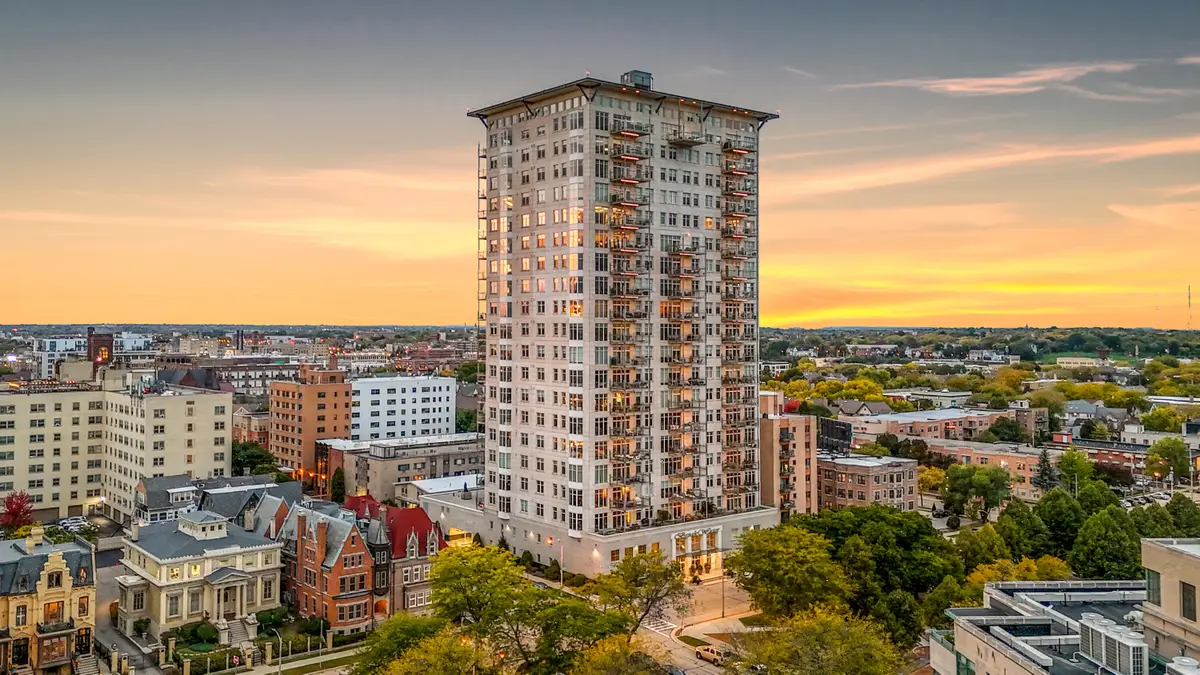 1313 N Franklin Pl, Milwaukee, WI 53202 - Image #1