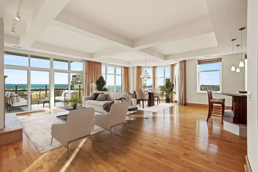 1313 N Franklin Pl, Milwaukee, WI 53202 - Image #2