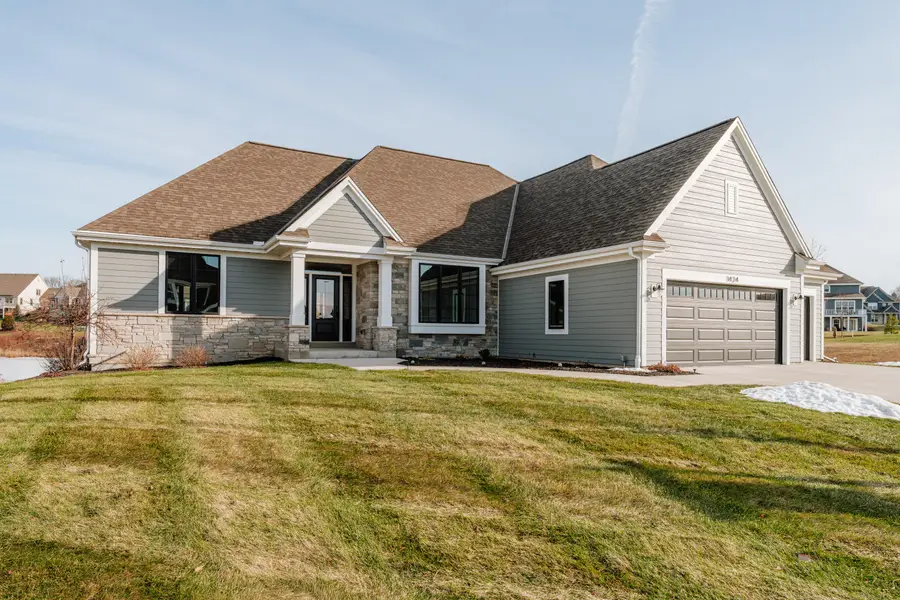 1424 White Deer Trl, Waukesha, WI 53189 - Image #2