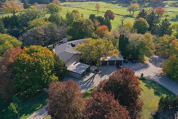 880 Windsor Dr, Fontana, WI 53125