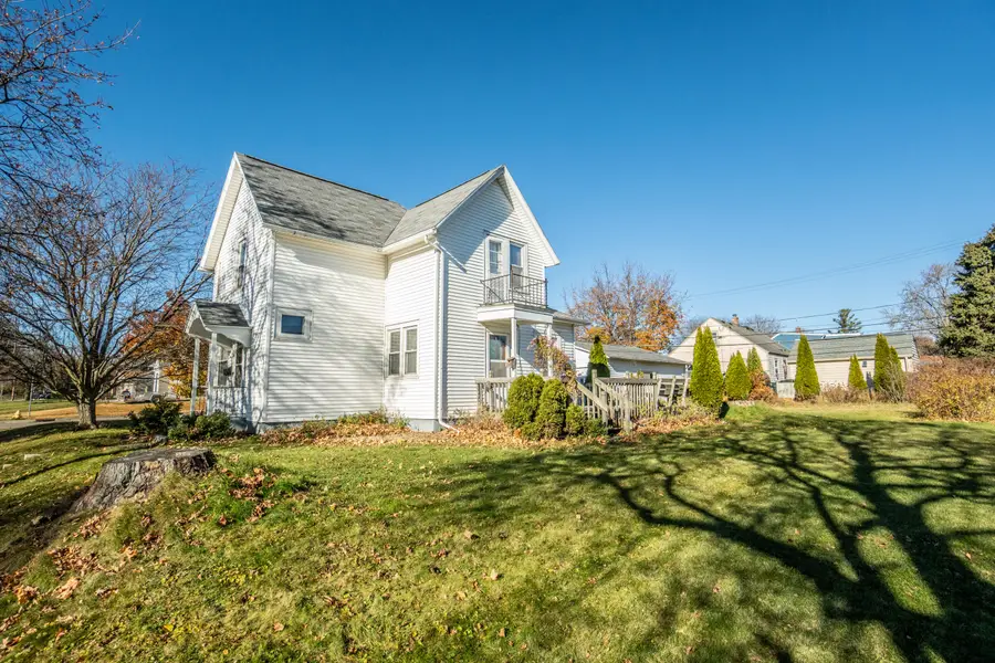 824 Park Ave, West Bend, WI 53090 - Image #2